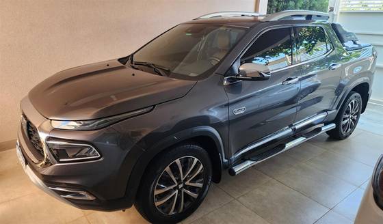FIAT TORO 2.0 16V TURBO DIESEL RANCH 4WD AT9 FIAT TORO 2.0 16V TURBO DIESEL RANCH 4WD AT9